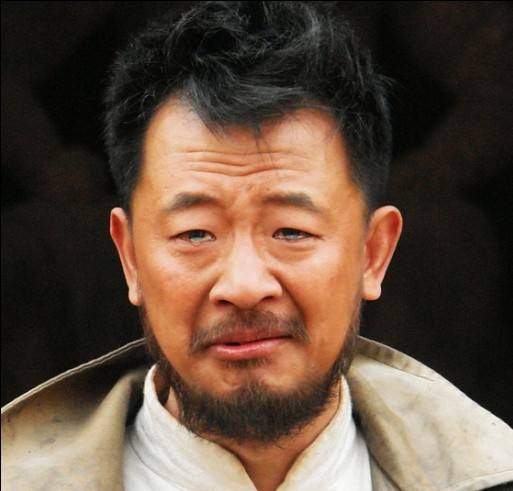 黄海波资料 ：38岁因一则桃色丑闻身败名裂，7年过去了，终于不“装”了