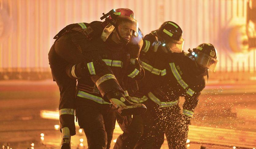烈火英雄还原哪个事件 ：大连新港“7·16”石油管线爆炸