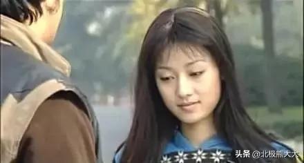 拒绝初恋养她的人间清醒马伊琍，放手成全管虎，离婚了依然洒脱