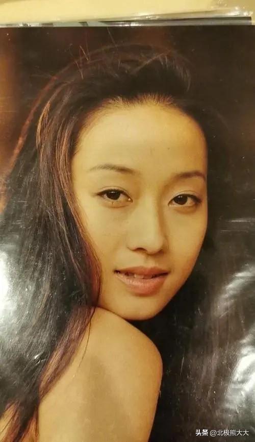 拒绝初恋养她的人间清醒马伊琍，放手成全管虎，离婚了依然洒脱