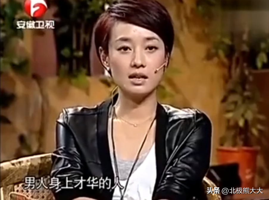 拒绝初恋养她的人间清醒马伊琍，放手成全管虎，离婚了依然洒脱
