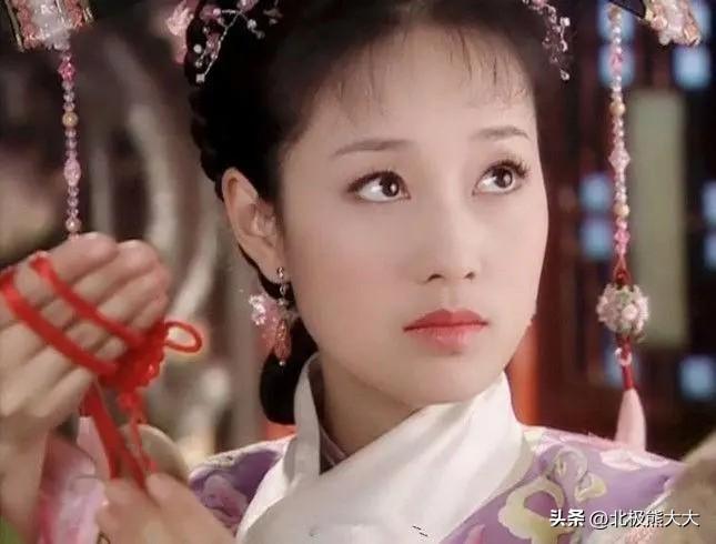 拒绝初恋养她的人间清醒马伊琍，放手成全管虎，离婚了依然洒脱
