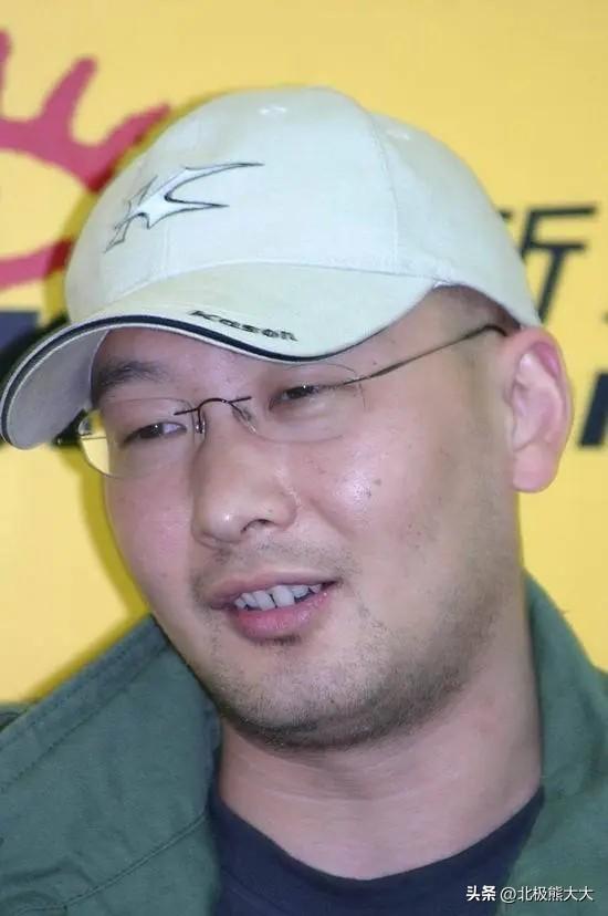 拒绝初恋养她的人间清醒马伊琍，放手成全管虎，离婚了依然洒脱