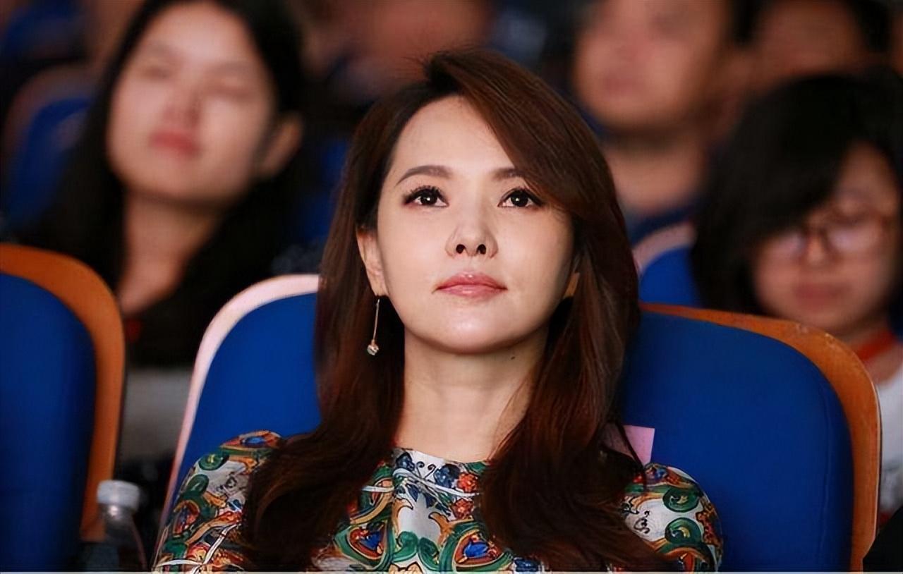 演员伊能静表示：48岁高龄为小丈夫生孩子，是这辈子最正确的决定