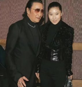 ​谢婷婷资料 ：37岁未婚生女，女儿已3岁，丈夫身份至今成谜