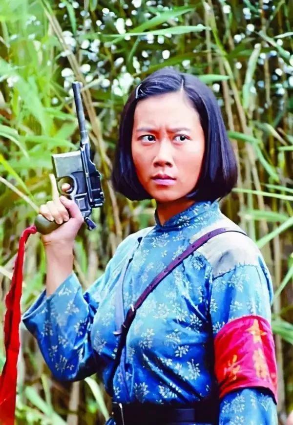 温峥嵘的老公很神秘，不是何政军，也不是曲京远