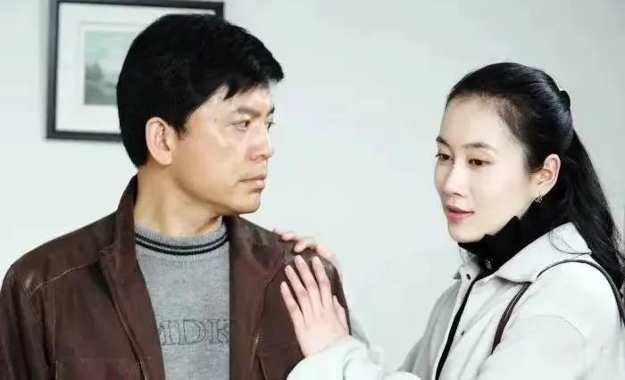 温峥嵘的老公很神秘，不是何政军，也不是曲京远