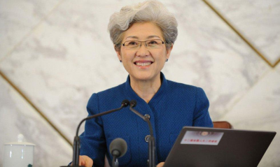 ​傅莹简介（“最美外交官”傅莹：69岁风姿依旧，满头白发下有藏不住的优雅）