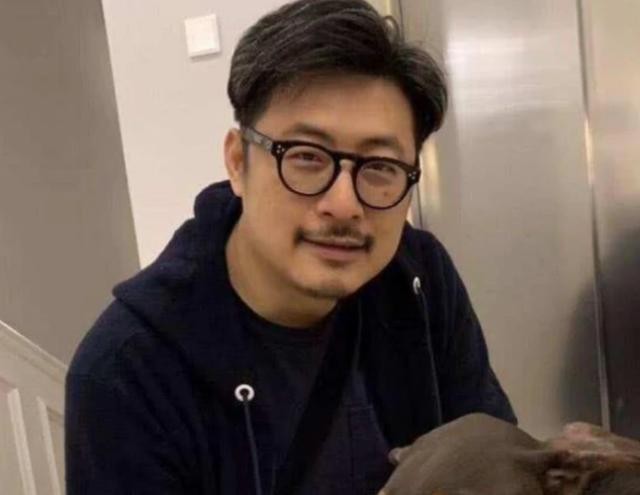 王岳伦父亲是谁（王岳伦真实背景被扒导演只是冰山一角）