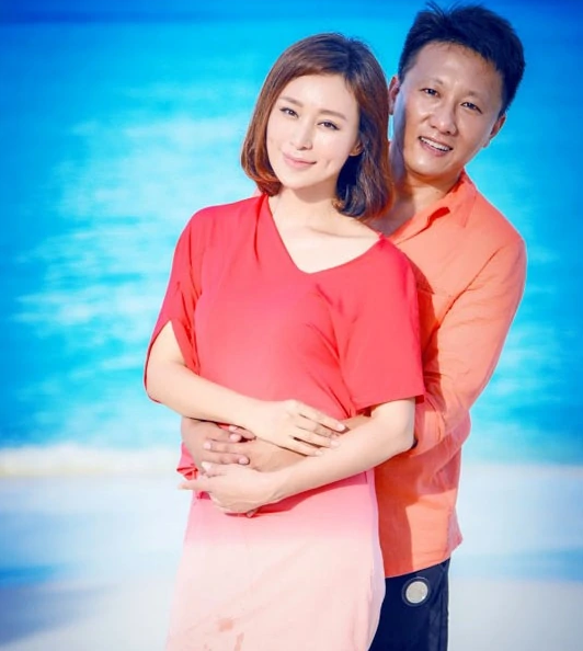 美女演员杨雨婷：裸婚房子斌，恩爱25年生一女，成为彼此的骄傲