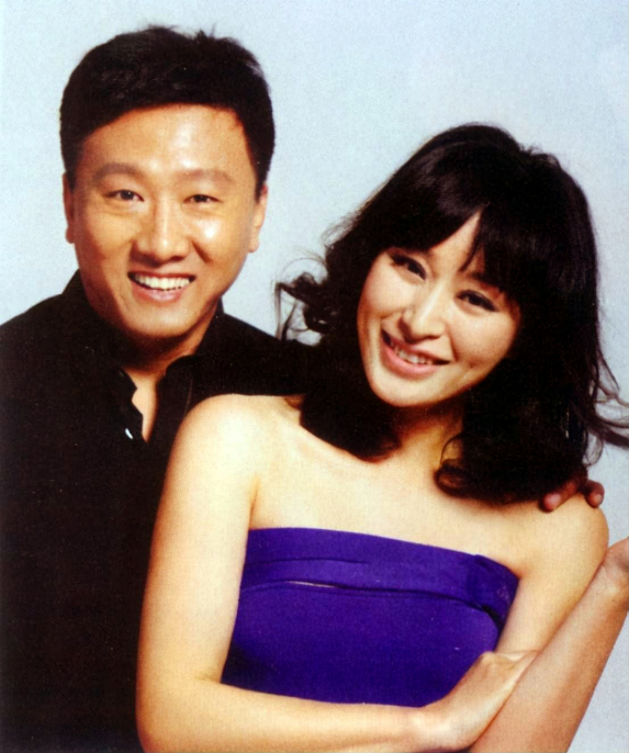 美女演员杨雨婷：裸婚房子斌，恩爱25年生一女，成为彼此的骄傲
