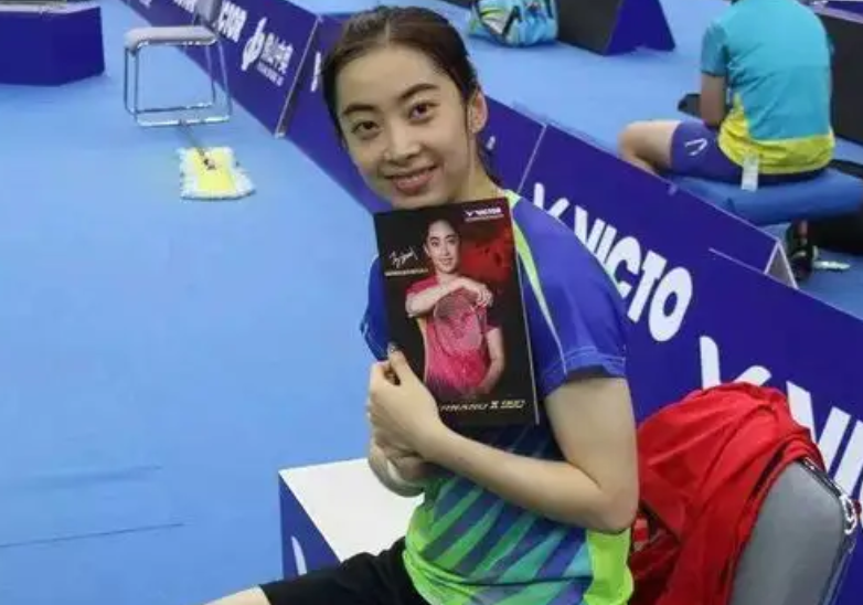 记得国羽女神王适娴吗？嫁给谌龙后生下一个儿子