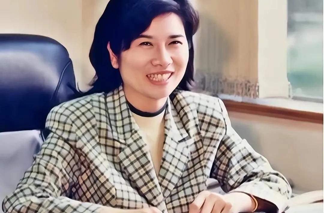 中年丧夫的董明珠，被亲哥踢出族谱，儿子40仍未婚！