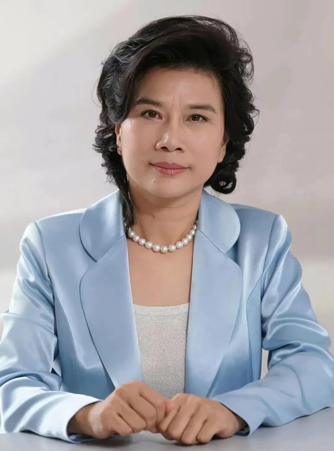 中年丧夫的董明珠，被亲哥踢出族谱，儿子40仍未婚！