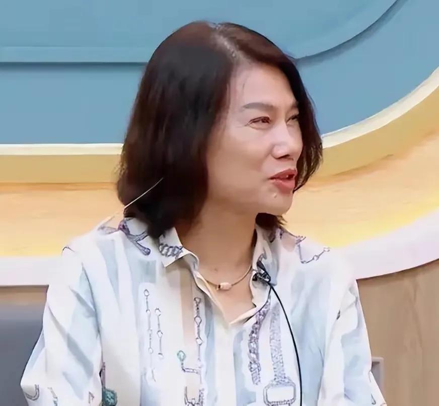 中年丧夫的董明珠，被亲哥踢出族谱，儿子40仍未婚！