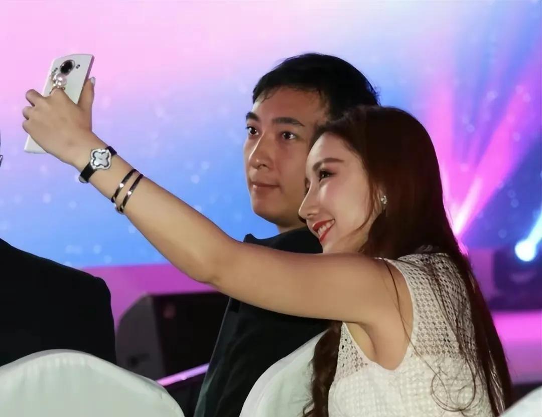 中年丧夫的董明珠，被亲哥踢出族谱，儿子40仍未婚！