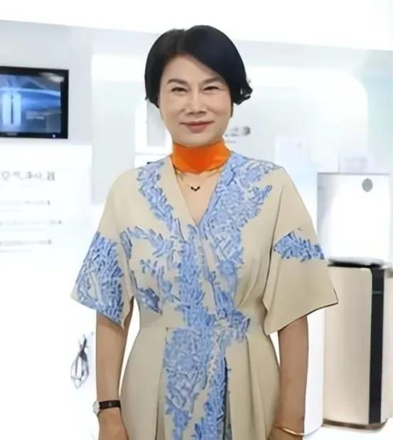 中年丧夫的董明珠，被亲哥踢出族谱，儿子40仍未婚！