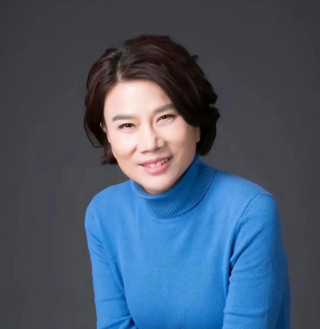 中年丧夫的董明珠，被亲哥踢出族谱，儿子40仍未婚！