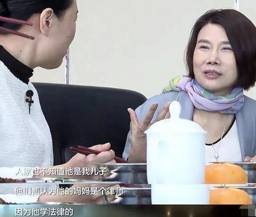 中年丧夫的董明珠，被亲哥踢出族谱，儿子40仍未婚！