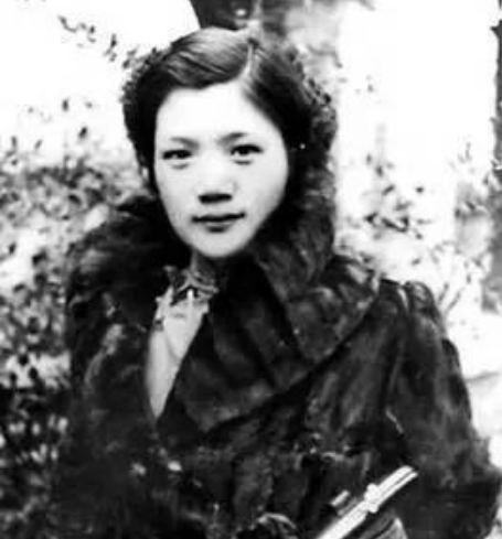 田汉：一生四段婚姻，辜负三位妻子，追悼会上只有一位妻子送终