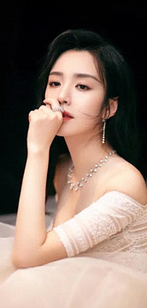 演员王晓晨 ，成为女神的腾飞之路