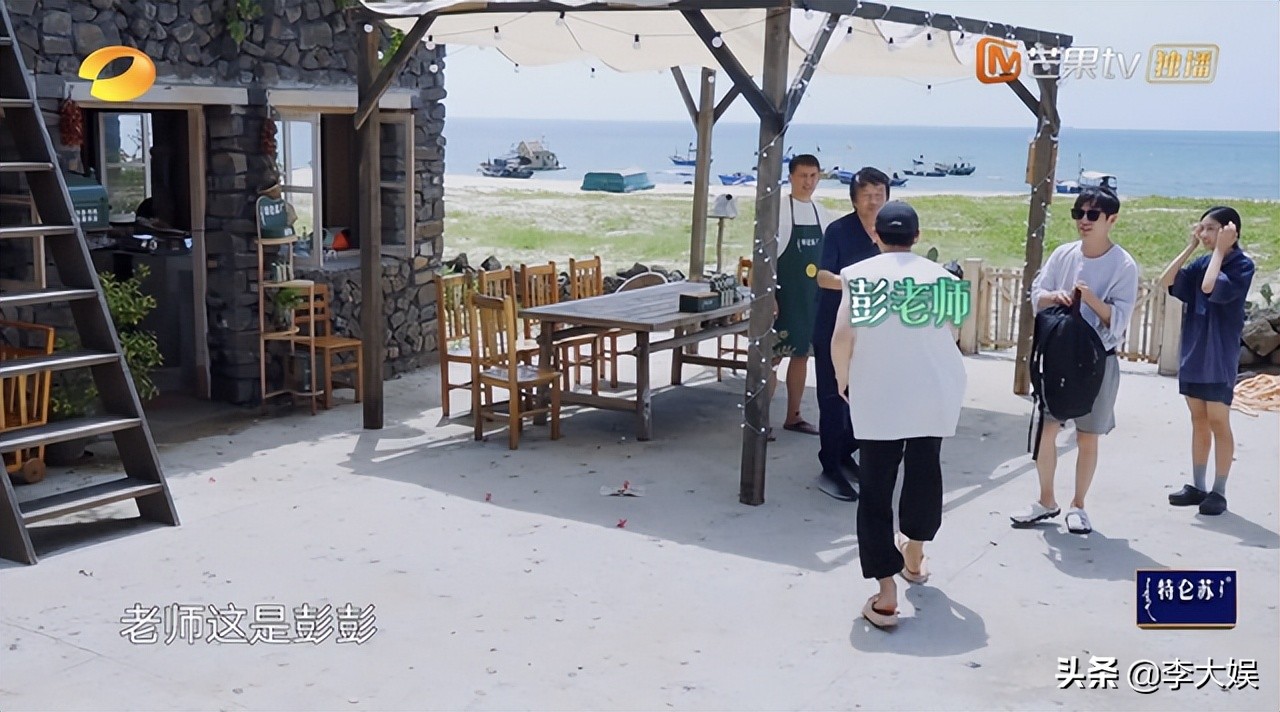 《向往6》刘震云狂怼黄磊何炅，却对张艺兴彬彬有礼，原因现实