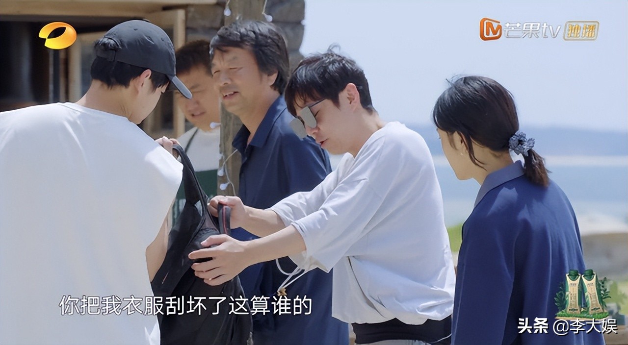《向往6》刘震云狂怼黄磊何炅，却对张艺兴彬彬有礼，原因现实