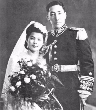 蒋纬国：火车上遇真爱，婚后妻子九孕无子，后娶新欢相貌酷似亡妻