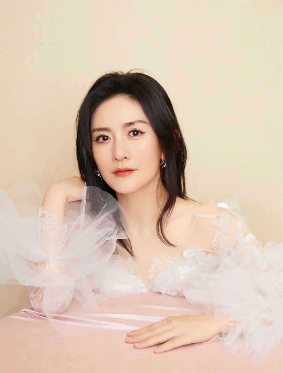 何炅谢娜友谊化为泡影？何炅生日，快乐家族无人公开祝福