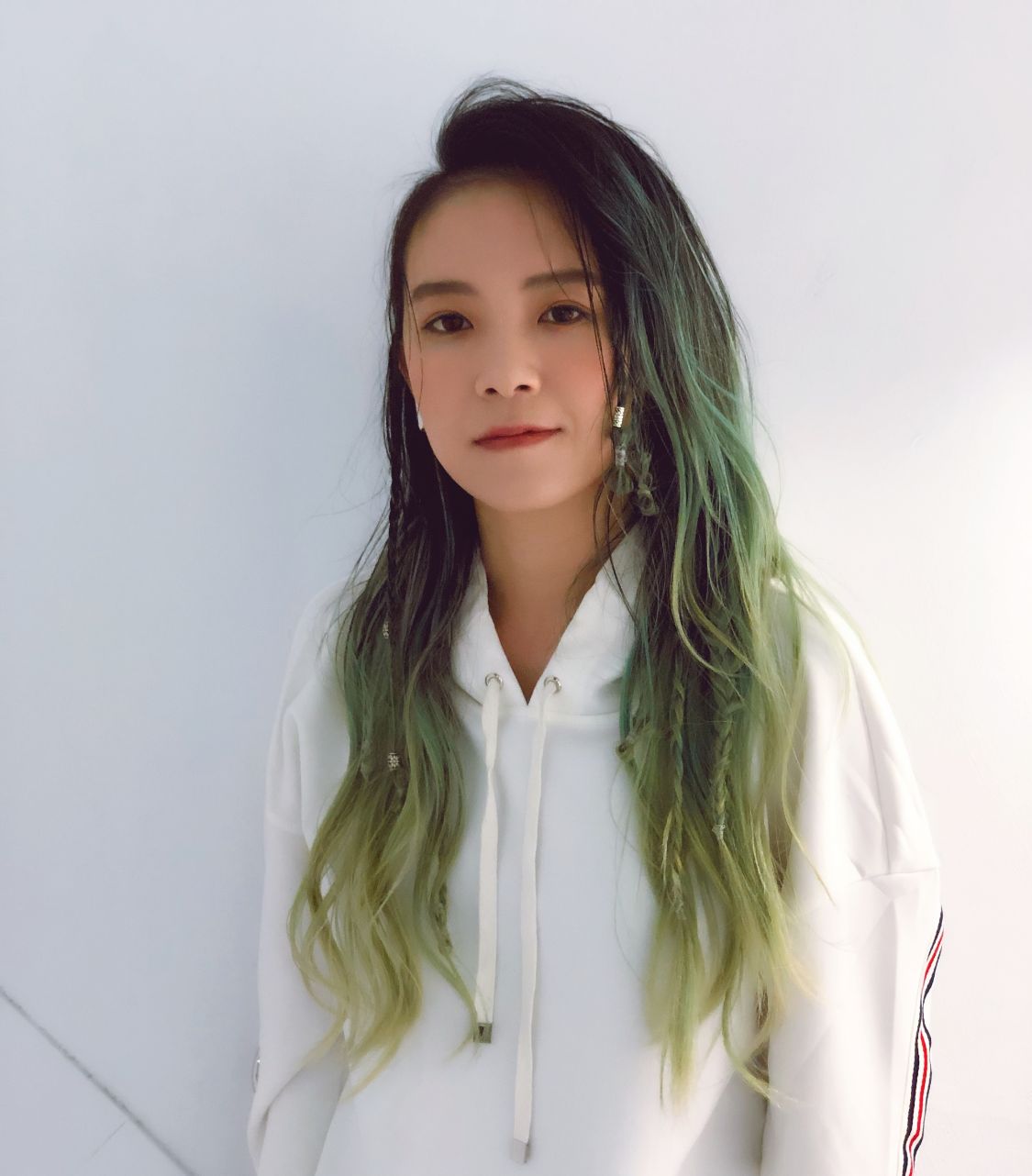 《偏爱》原唱张芸京，曾因星途受阻一度想吞药自杀，如今涅槃重生