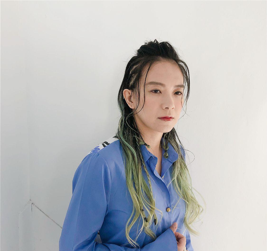 《偏爱》原唱张芸京，曾因星途受阻一度想吞药自杀，如今涅槃重生
