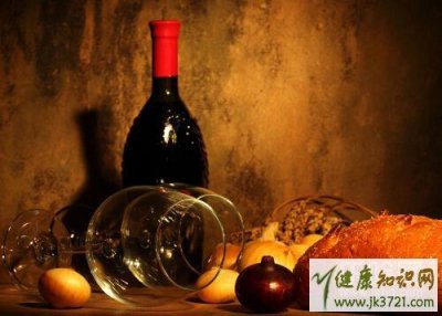 ​喝酒前应该吃点什么(喝酒前应该吃点什么东西)