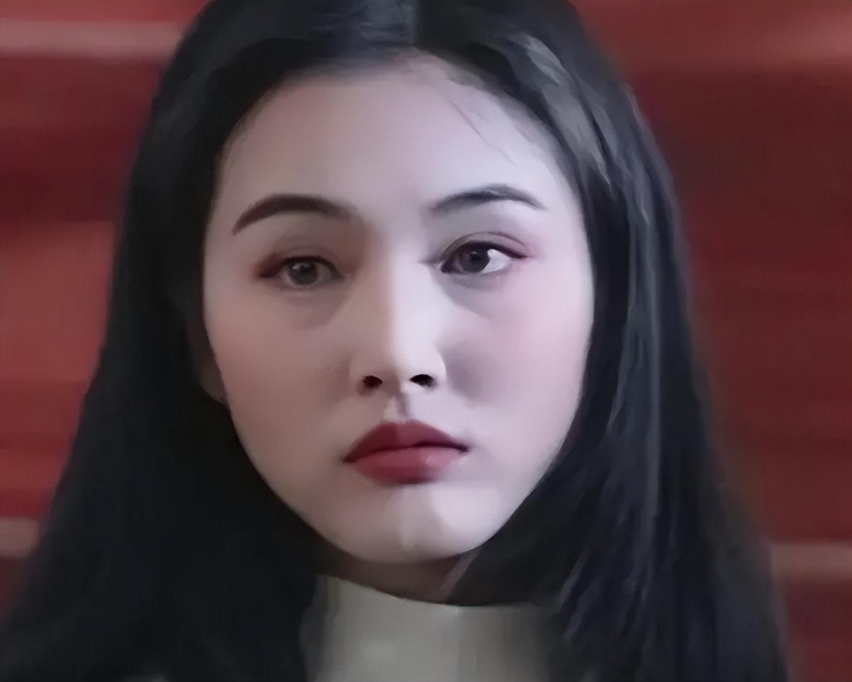 结婚18年的张延与丈夫恩爱无比，17岁的女儿继承了妈妈的美貌