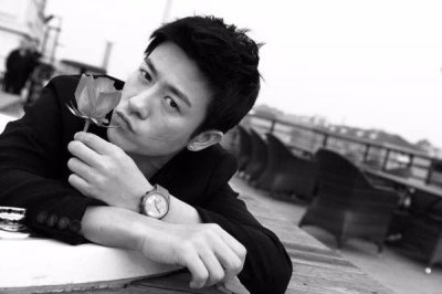 ​星二代中的乖乖女，父亲是著名小品演员，首张专辑便得那英捧场