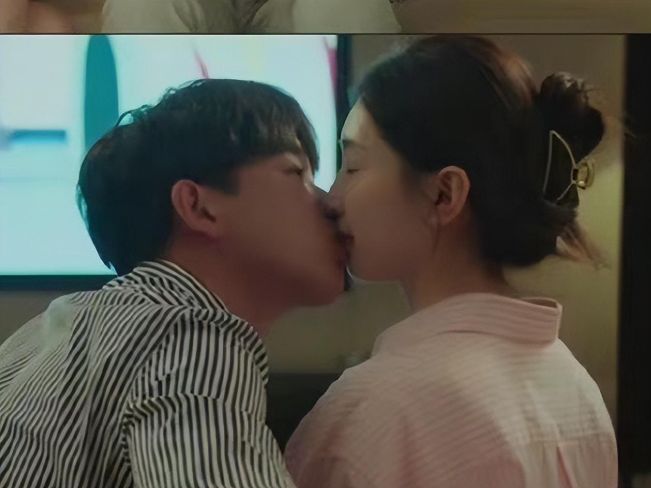 彭昱畅如愿以偿！搭档江疏影出演年下小奶狗，顺利交出荧幕初吻