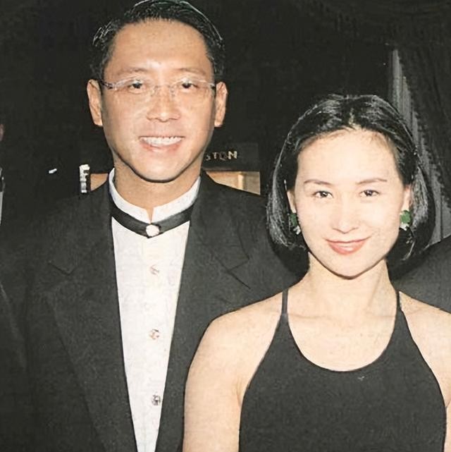 何超琼个人资料(何超琼许晋亨离婚22年)