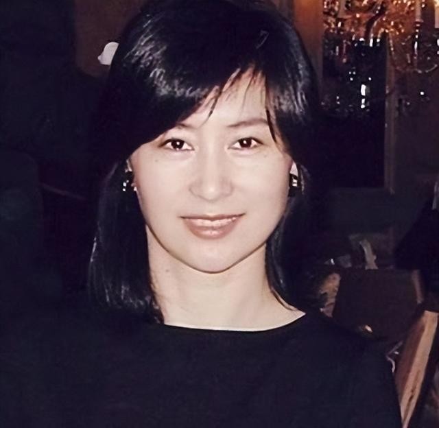 何超琼个人资料(何超琼许晋亨离婚22年)