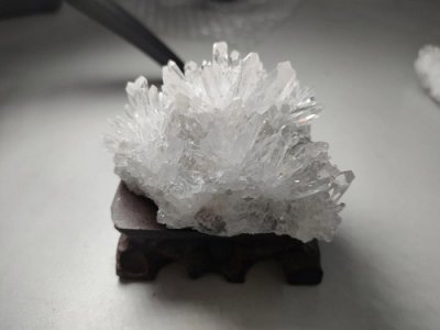 ​白水晶簇的作用与功效，放在家里什么位置好？