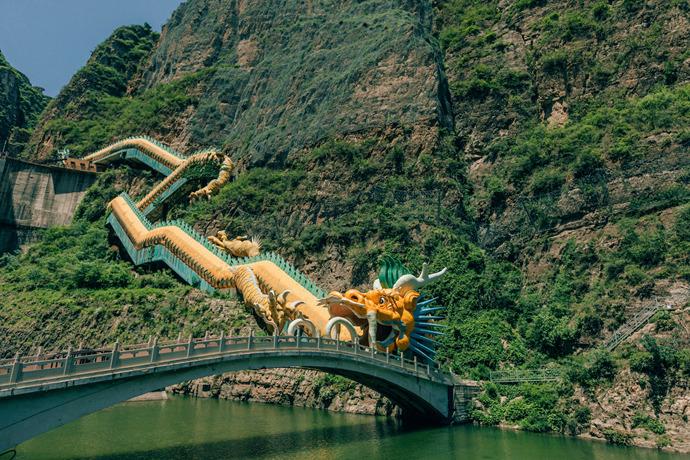 3、龙庆峡风景区内的水上乐园
