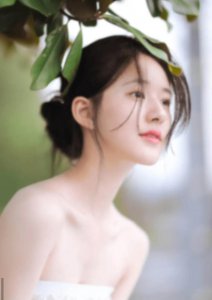 ​性感妩媚 魅力逼人 赵露思 美图写真