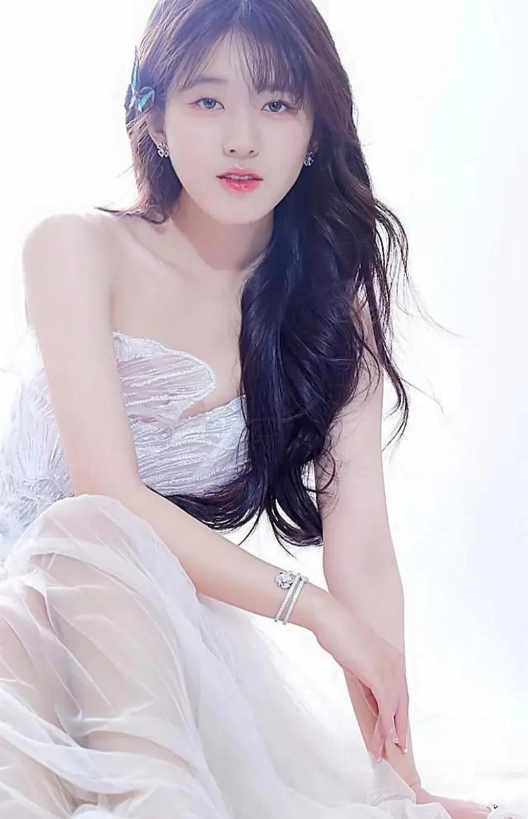性感妩媚 魅力逼人 赵露思 美图写真
