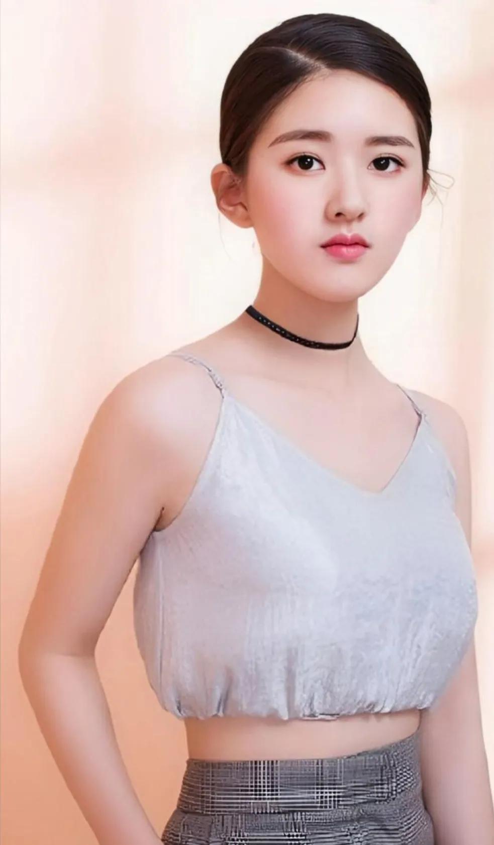 性感妩媚 魅力逼人 赵露思 美图写真