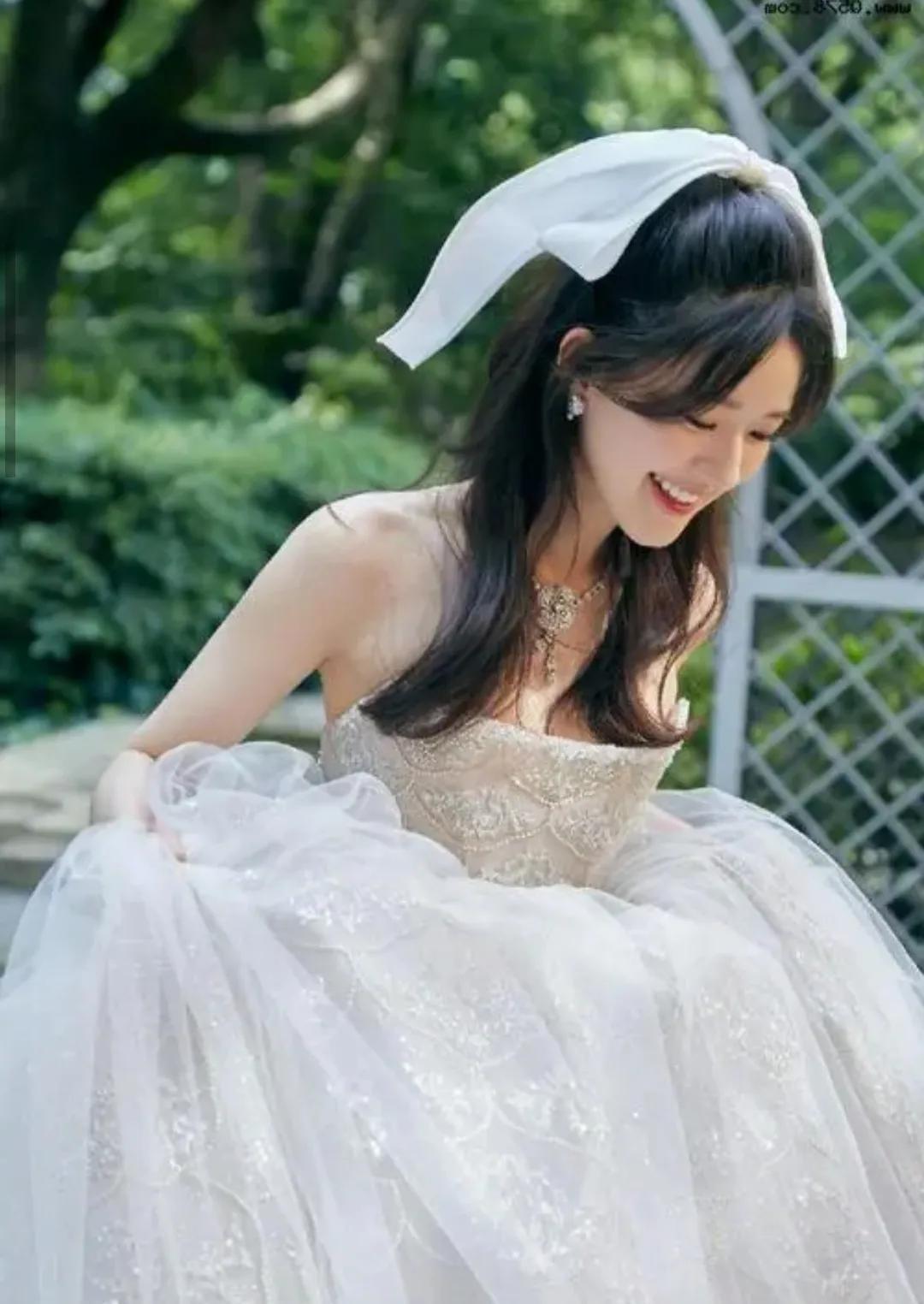性感妩媚 魅力逼人 赵露思 美图写真