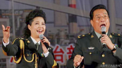 ​78岁李双江和51岁妻子近照，两人现身破离婚传言，面色衰老显疲惫