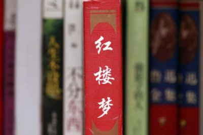 ​红楼梦读后感2000字左右高中(红楼梦读后感2000字大学论文)
