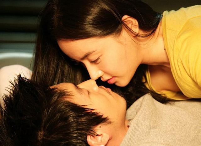 柳岩黄灿盛什么关系（2PM成员黄灿盛与女友成婚）