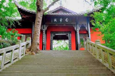 ​白帝城位于什么地方(看看白帝城在哪里)