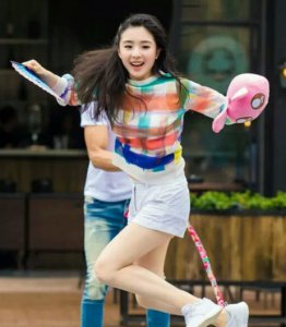 ​张含韵真实身高多少 甜妹子张含韵复红了