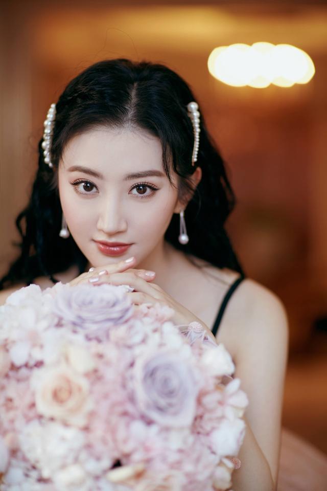 适合女生中分的发型（最容易出美女的中分发型）(21)