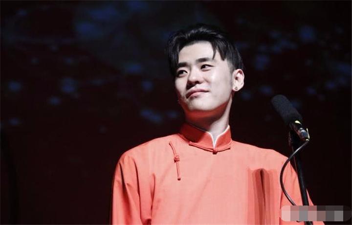 张云雷坠楼事件(张云雷怎么从南京站摔下去的)